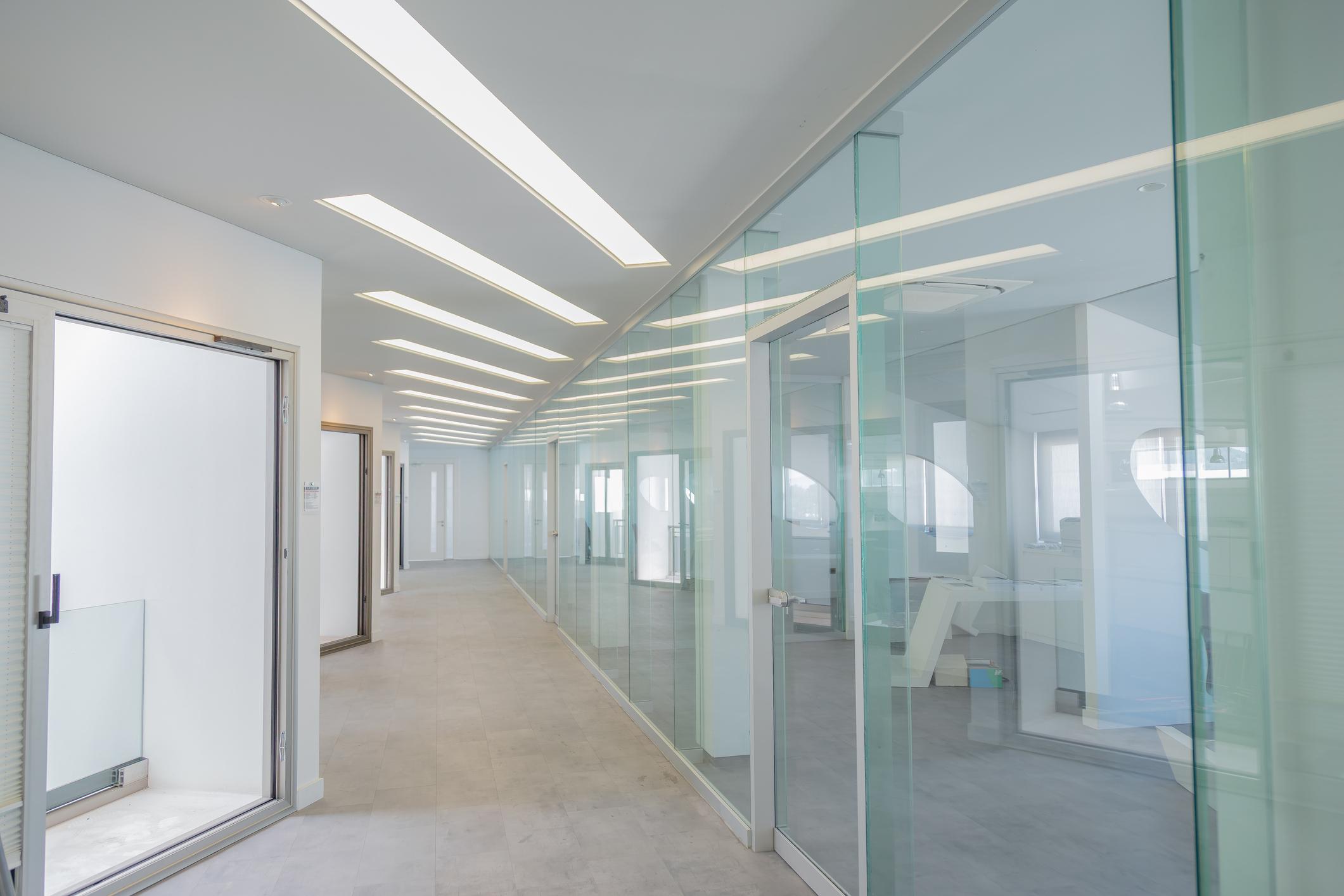 825045794_Office Glass Partition 2.jpg